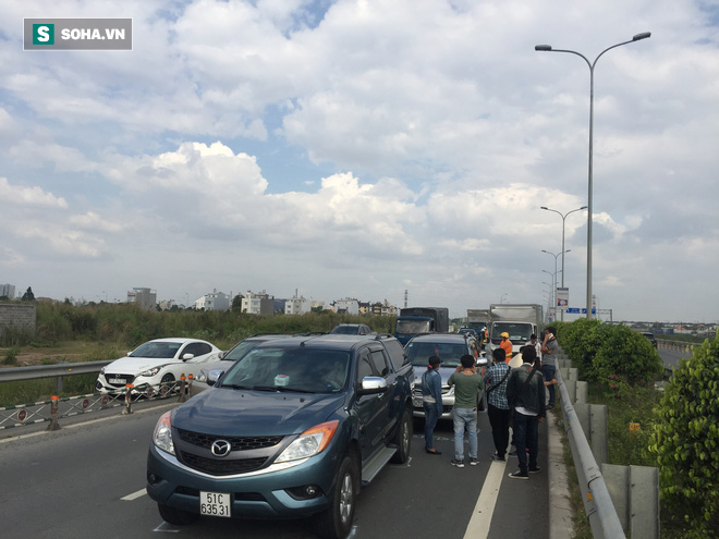 6 ô tô tông nhau trên cao tốc TP.HCM - Dầu Giây - Ảnh 2.