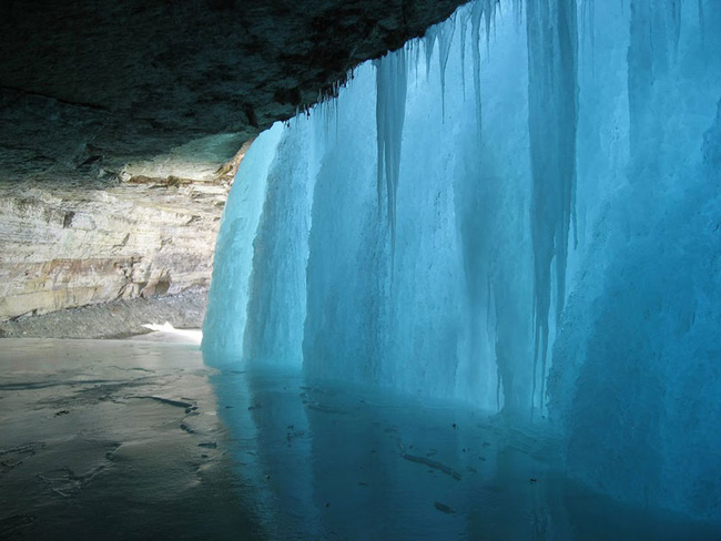 Những thác nước đóng băng đẹp hiếm thấy trên thế giới - Ảnh 3.