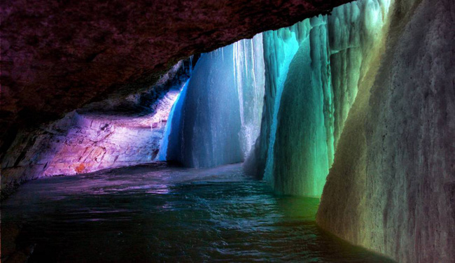 Những thác nước đóng băng đẹp hiếm thấy trên thế giới - Ảnh 2.