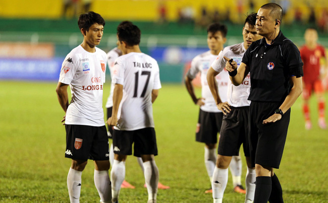 Sự cố sân Thống Nhất: Đoàn Văn Vươn của V-League! - Ảnh 3.