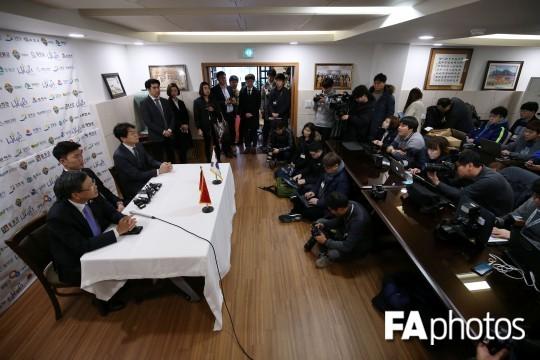 Báo Hàn Quốc tiết lộ tin đặc biệt ngay sau lễ ra mắt của Xuân Trường - Ảnh 1.