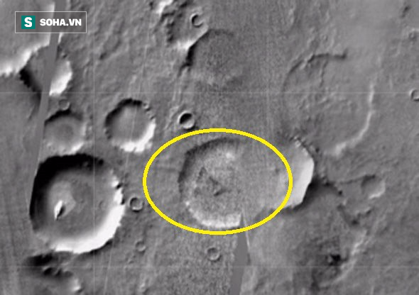 Video: Nghi vấn đĩa bay của người ngoài hành tinh bị rơi trên sao Hỏa - Ảnh 1.