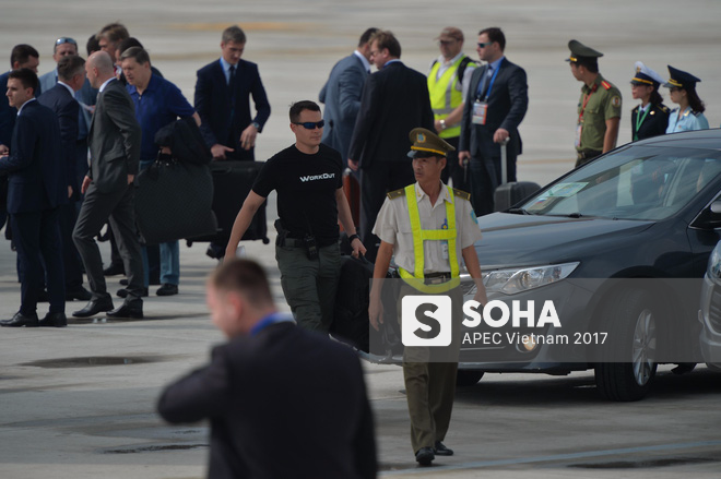 Đặc vụ Nga mang theo vali hạt nhân hộ tống Tổng thống Putin xuống sân bay Đà Nẵng - Ảnh 4.