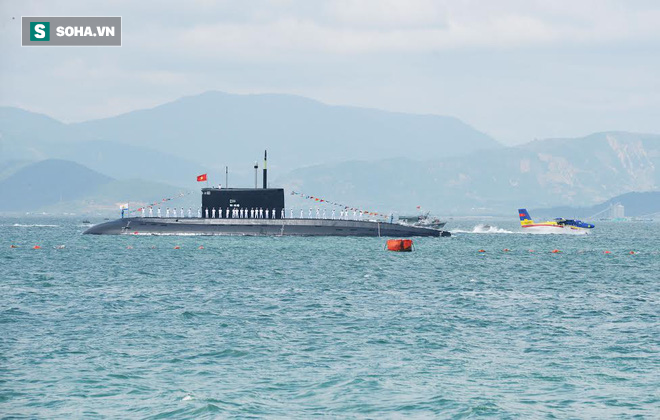 Cận cảnh uy lực Hải quân Việt Nam tại Lễ thượng cờ 2 tàu ngầm Kilo - Ảnh 6.
