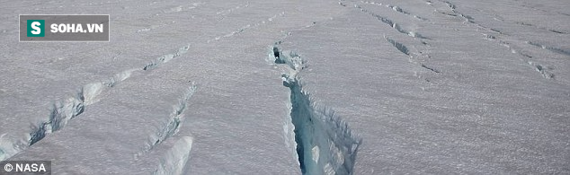 Phát hiện vết nứt khổng lồ, có thể nuốt chửng cả tầng nước ngầm ở Bắc Cực - Ảnh 1.