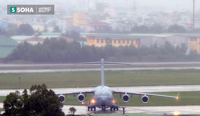 Siêu vận tải cơ Boeing C-17 Globemaster III chở đoàn tiền trạm Mỹ dự APEC hạ cánh xuống Đà Nẵng - Ảnh 5.