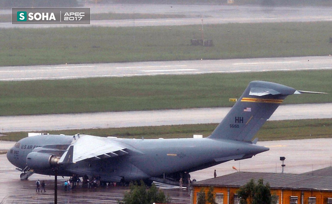 Siêu vận tải cơ Boeing C-17 Globemaster III chở đoàn tiền trạm Mỹ dự APEC hạ cánh xuống Đà Nẵng - Ảnh 6.