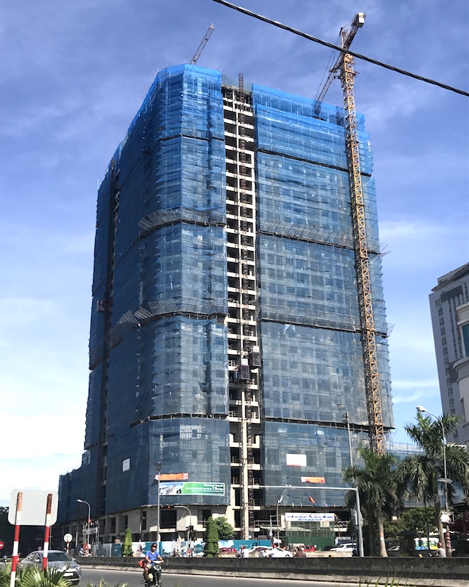 Chủ toà nhà ở Nghệ An bị phạt vì cố xây thêm 3 tầng - Ảnh 2.