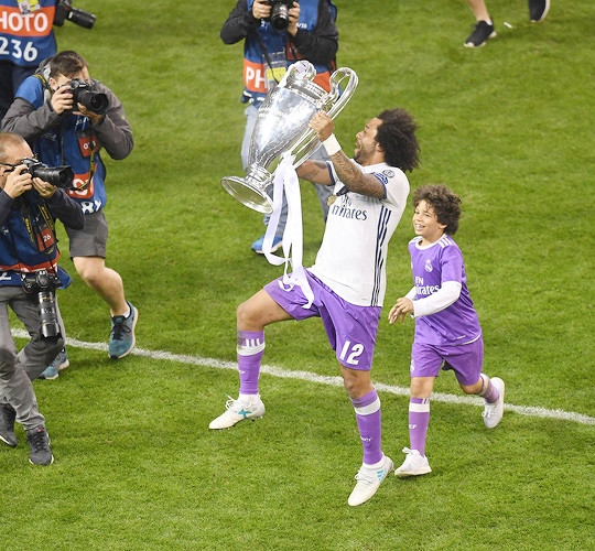 Ronaldo gục xuống cỏ, Real Madrid vỡ òa vì cảm xúc sau khi phá tan lời nguyền - Ảnh 6.