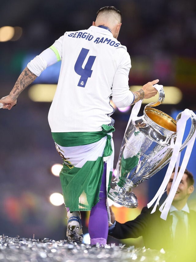 Ronaldo gục xuống cỏ, Real Madrid vỡ òa vì cảm xúc sau khi phá tan lời nguyền - Ảnh 7.