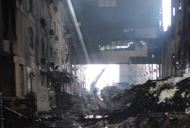 Hiện trường vụ cháy kéo dài 26 giờ tại Cần Thơ, bê tông, sắt thép biến dạng dưới sức nóng - Ảnh 6.