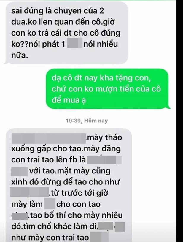 Sau chia tay bị mẹ người yêu đòi quà, cô gái xinh đẹp livestream đập nát chiếc Iphone X - Ảnh 3.