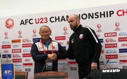Cạo sạch râu sau khi thua U23 Việt Nam, HLV Qatar có ngay giải thưởng an ủi - Ảnh 1.