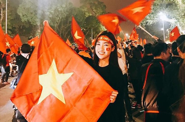 Các mỹ nhân Việt hãy để cầu thủ U23 Việt Nam đá trận chung kết xong đã! - Ảnh 1.