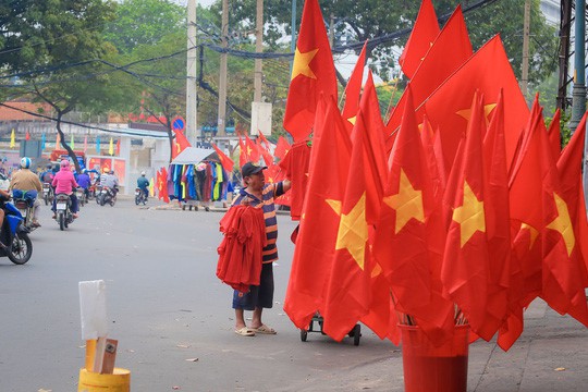 Sản phẩm cổ vũ đội tuyển U23 Việt Nam hút hàng chưa từng thấy - Ảnh 1.
