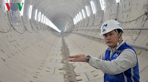 Robot 300 tấn bắt đầu khoan đường hầm thứ 2 tuyến metro số 1 - Ảnh 1.