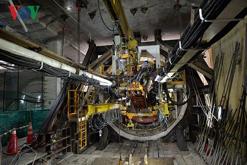 Robot 300 tấn bắt đầu khoan đường hầm thứ 2 tuyến metro số 1 - Ảnh 2.