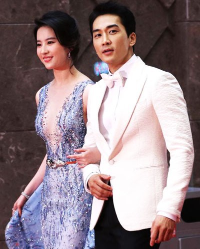 Song Seung Hun - Lưu Diệc Phi: Là tình yêu thật sự hay chiêu trò truyền thông đánh lừa khán giả suốt 2 năm qua? - Ảnh 3.