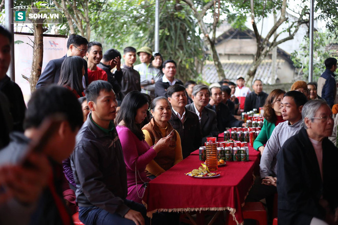 Toàn cảnh NHM chờ chức vô địch của U23 Việt Nam: Hoãn không chưa biết, mổ trâu cái đã! - Ảnh 2.