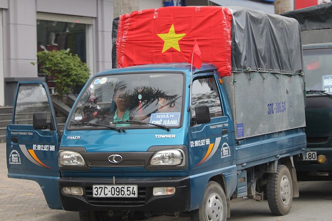 Muôn kiểu trang điểm xe hơi và người trước trận đấu lịch sử của U23 Việt Nam - Ảnh 15.