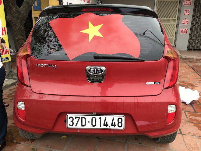 Muôn kiểu trang điểm xe hơi và người trước trận đấu lịch sử của U23 Việt Nam - Ảnh 3.