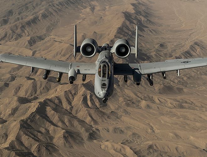 Lợn lòi A-10 của Mỹ tái xuất, ném bom Taliban ở Afghanistan - Ảnh 1.