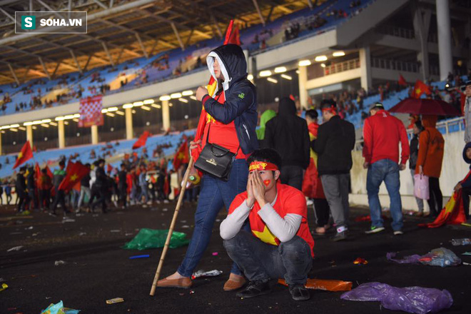 Người Việt Nam khiến fan nữ Uzbekistan khóc vì cảm động với hành động nghĩa hiệp - Ảnh 1.