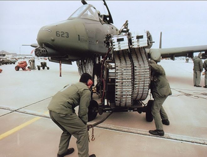 Lợn lòi A-10 của Mỹ tái xuất, ném bom Taliban ở Afghanistan - Ảnh 5.