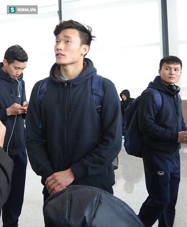 Tường thuật: Từ 7h sáng, người hâm mộ Việt Nam đã tới chật sân bay Nội Bài - Ảnh 5.