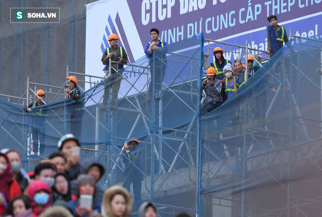 Tường thuật: U23 Việt Nam về Hà Nội, trong vòng tay của hàng vạn người hâm mộ - Ảnh 8.