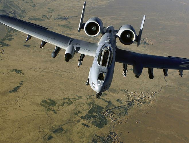 Lợn lòi A-10 của Mỹ tái xuất, ném bom Taliban ở Afghanistan - Ảnh 8.