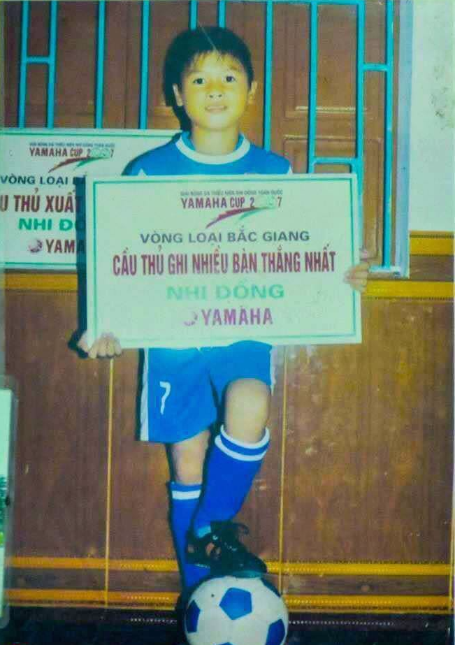  Đây là thẻ cầu thủ của Quang Hải 10 năm trước, và năm đó cậu bé đã là vua phá lưới  - Ảnh 2.