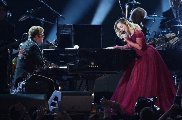 Grammy: Nhìn Gaga và P!nk diễn xuất thần, fan phẫn nộ vì Ed Sheeran lấy hết giải - Ảnh 12.