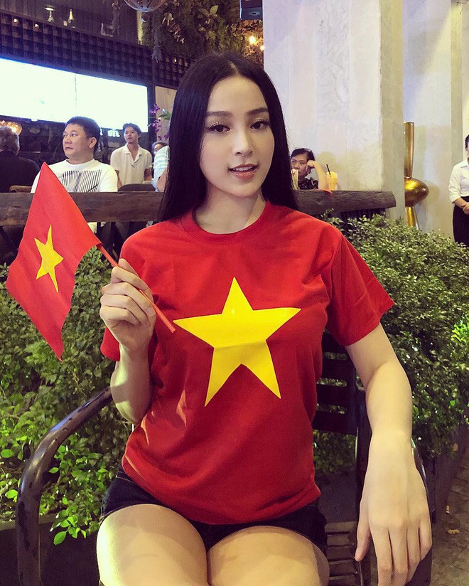 Chưa bao giờ street style của các người đẹp Việt lại ngập tràn cờ đỏ sao vàng như tuần vừa rồi - Ảnh 13.