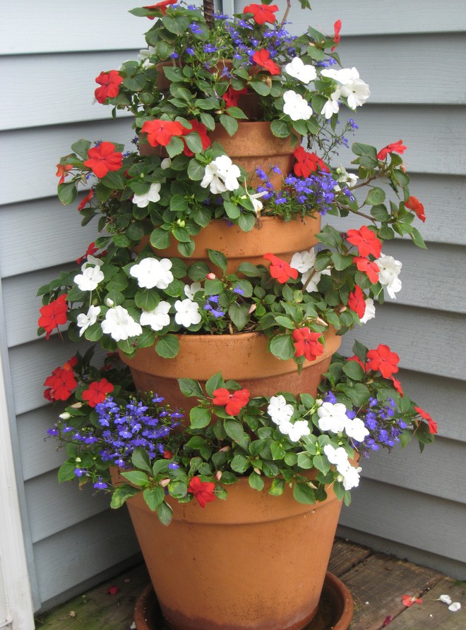 Cách đơn giản và dễ làm để tạo tháp chậu cây cho khu vườn hay hiên nhà bạn thêm sinh động - Ảnh 7.