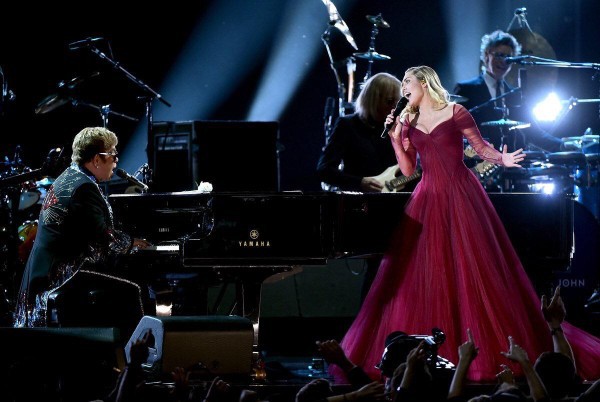 Grammy: Nhìn Gaga và P!nk diễn xuất thần, fan phẫn nộ vì Ed Sheeran lấy hết giải - Ảnh 11.