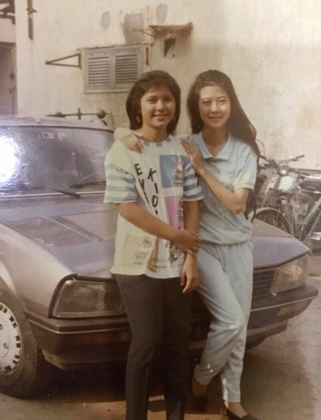 Người đẹp Tây Đô Việt Trinh khoe ảnh chụp cùng với Diễm Hương gần 30 năm về trước - Ảnh 1.