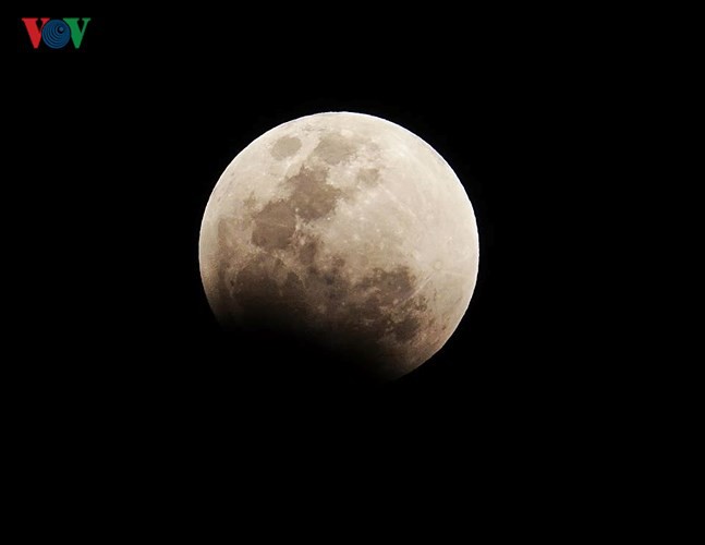 Cận cảnh nguyệt thực toàn phần và siêu trăng tối 31/1 tại TP HCM - Ảnh 2.