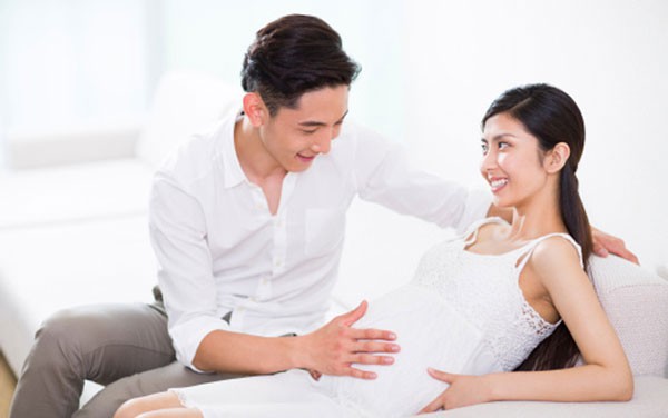 Mong con 3 năm, vợ bất ngờ có bầu khiến cả nhà chồng vui hơn Tết, song có 1 người lại lo lắng đứng ngồi không yên - Ảnh 1.