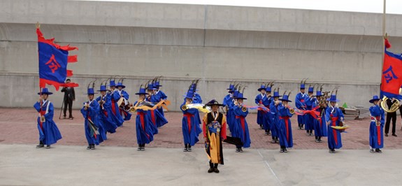 Tàu 015-Trần Hưng Đạo tham dự duyệt binh tàu quốc tế tại Jeju, Hàn Quốc - Ảnh 1.