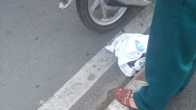 Thư tuyệt mệnh bỏ trên cầu Sài Gòn: Em trai grab! Chị chết đi nhờ em đưa điện thoại về khách sạn - Ảnh 2. Thư tuyệt mệnh bỏ trên cầu Sài Gòn: Em trai grab! Chị chết đi nhờ em đưa điện thoại về khách sạn - Ảnh 2.