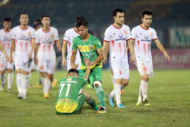 Phù thuỷ trắng hai lần dự VCK World Cup hỗ trợ Hà Nội B trận play-off với Nam Định - Ảnh 1.