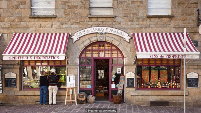 Ghé thăm thị trấn kỳ lạ nhất nước Pháp: Rượu vang chất đầy dưới đáy biển - Ảnh 8. Ghé thăm thị trấn kỳ lạ nhất nước Pháp: Rượu vang chất đầy dưới đáy biển - Ảnh 8.