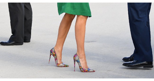 Những lần bà Melania Trump bị chỉ trích đã chứng minh: Mặc đẹp thôi chưa đủ, trang phục còn cần phải hợp hoàn cảnh nữa - Ảnh 4. Những lần bà Melania Trump bị chỉ trích đã chứng minh: Mặc đẹp thôi chưa đủ, trang phục còn cần phải hợp hoàn cảnh nữa - Ảnh 4.