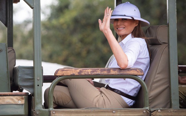 Những lần bà Melania Trump bị chỉ trích đã chứng minh: Mặc đẹp thôi chưa đủ, trang phục còn cần phải hợp hoàn cảnh nữa - Ảnh 10. Những lần bà Melania Trump bị chỉ trích đã chứng minh: Mặc đẹp thôi chưa đủ, trang phục còn cần phải hợp hoàn cảnh nữa - Ảnh 10.