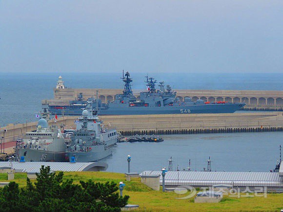 Tư lệnh HQVN và Tổng thống Hàn Quốc tại Lễ duyệt binh tàu chiến quốc tế: VN có tàu mới - Ảnh 7.