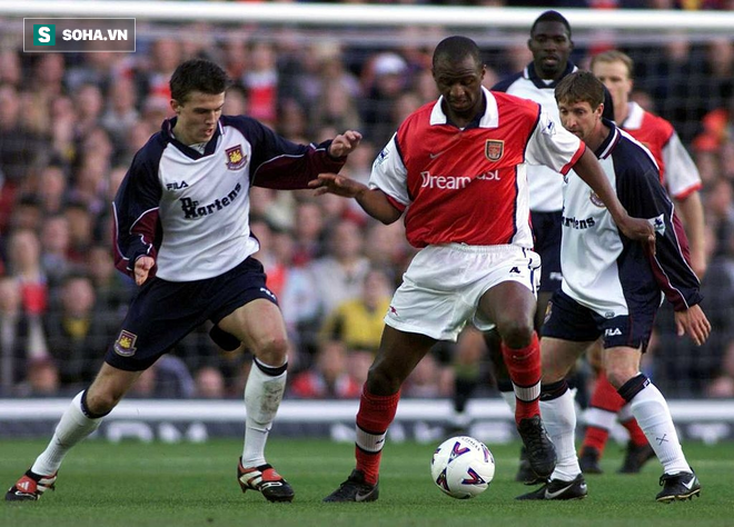 Michael Carrick: Trở thành huyền thoại Quỷ đỏ vì cú bỏ bom trời giáng của Wenger - Ảnh 1.