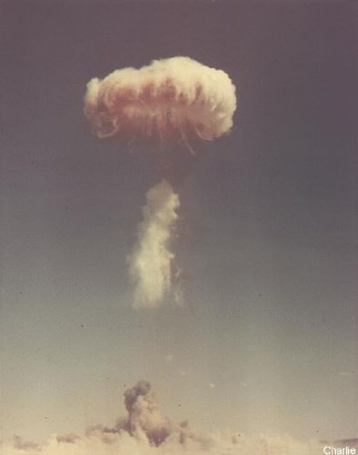 Ảnh màu hiếm về các vụ thử hạt nhân chấn động của Mỹ giữa thế kỷ 20 - Ảnh 3.
