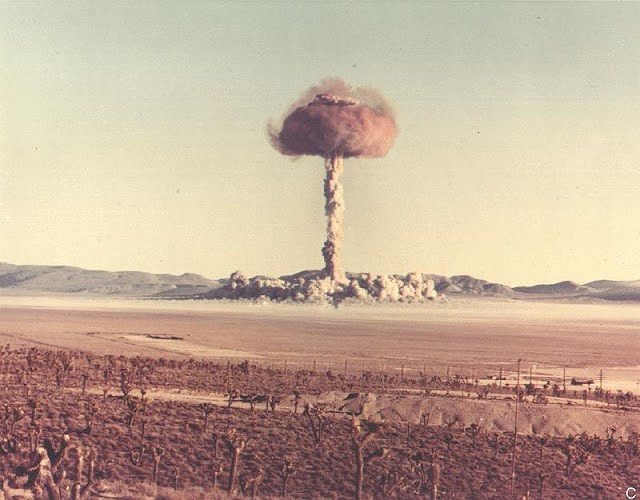 Ảnh màu hiếm về các vụ thử hạt nhân chấn động của Mỹ giữa thế kỷ 20 - Ảnh 4.