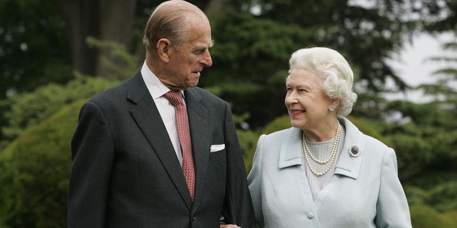 Khoảnh khắc ngọt ngào của 4 cặp đôi nổi tiếng nhất hoàng gia Anh: Hiếm khi thể hiện nhưng vẫn làm công chúng ghen tị - Ảnh 4.
